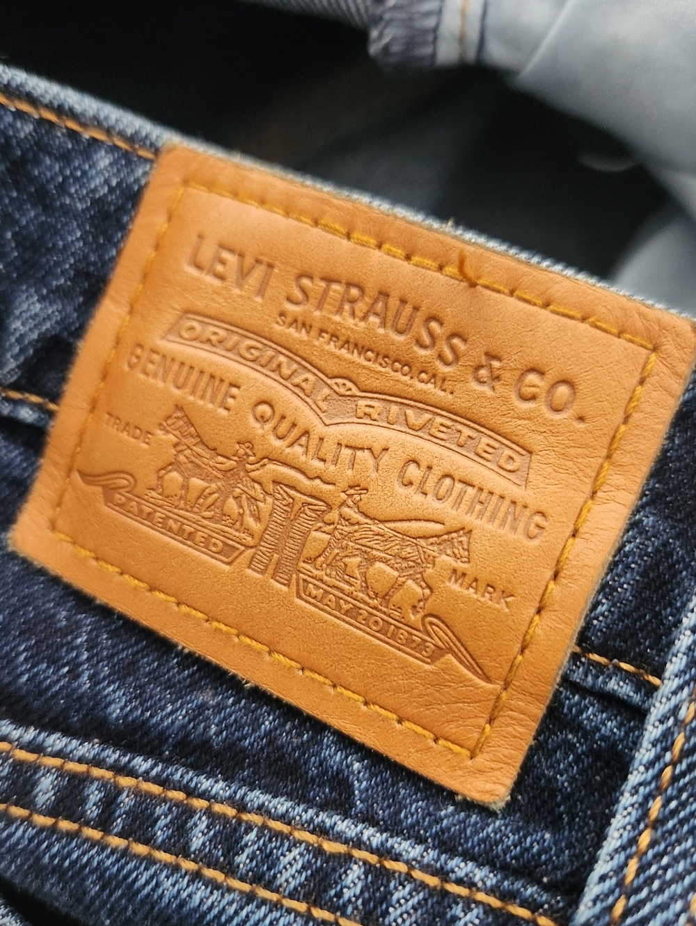 Levi's Ribcage Bell Jeans Size 31 - Picture 2 of 14
